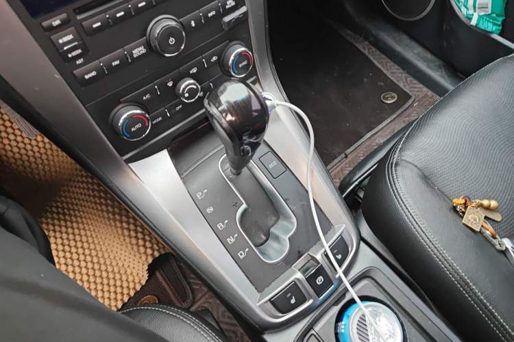 Used Chevrolet Captiva 2017 2.4L Two-Wheel Drive Luxury Edition 7 Seats Gear Lever