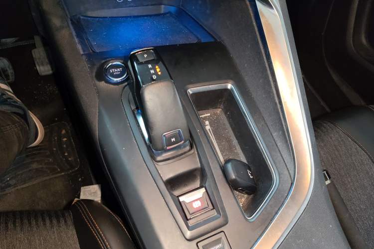 Used Peugeot 5008 2017 350THP 7-Seater Elite Edition Gear Lever