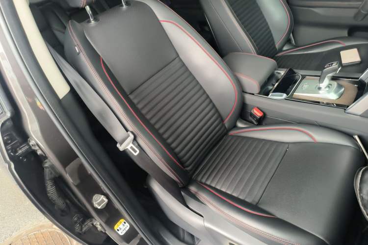 Used Land Rover Discovery Sport 2023 249 PS R-Dynamic S Performance Edition Right Front Seat