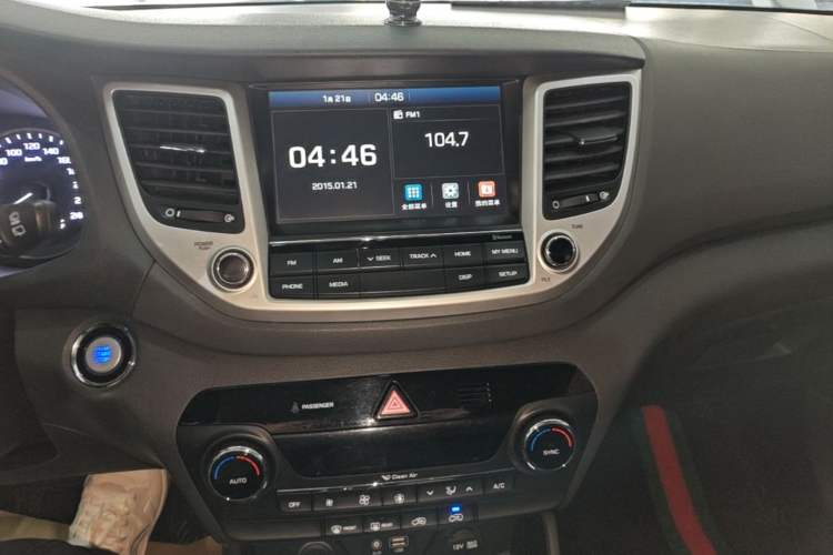 Used Hyundai Tucson 2015 1.6T Dual-Clutch Two-Wheel-Drive Smart Model Audio And AC Panel