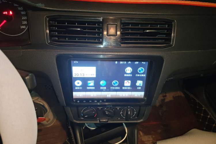 Used Volkswagen Santana 2016 1.4L Manual Fashion Edition Audio And AC Panel