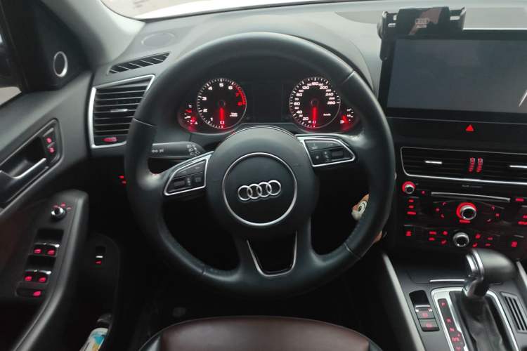 Used Audi Q5 2017 Plus 40 TFSI Ambition Model