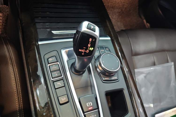 Used BMW X5 2018 xDrive35i Elegant Edition Gear Lever