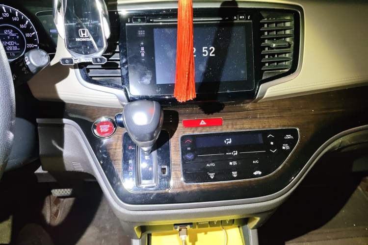 Used Honda Odyssey 2017 2.4L Luxury Edition Audio And AC Panel