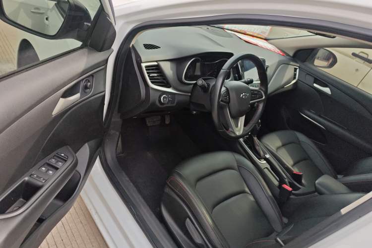 Used Chevrolet Monza 2020 Light Hybrid Redline 320T Dual-Clutch Thrilling Edition Driver Seat