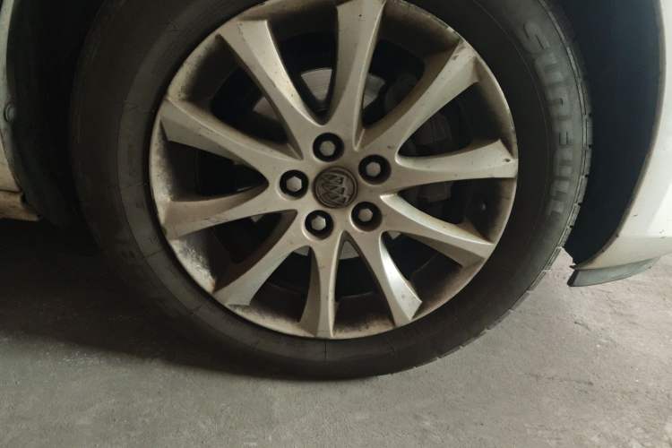 Used Buick GT 2013 XT 1.6L Automatic Fashion Edition Right Front Wheel Hub