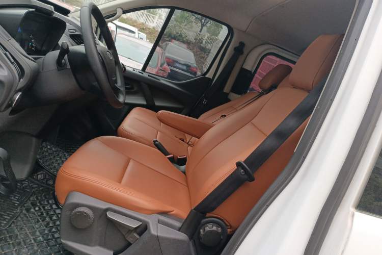 Used Ford Transit 2020 2.0T Diesel Multi-Function Commercial Vehicle Mid-Chassis Low-Roof Design with Dual Rear Doors Meeting China VI Emission Standards