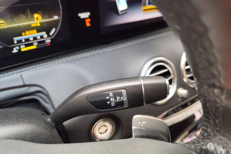 Used Mercedes-Benz S-Class 2018 S 450 4MATIC Coupe Gear Lever