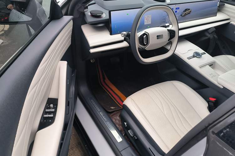 Used Geely Galaxy E8 2024 665 km Range Rear-Drive Starship Long-Range Version Driver Seat