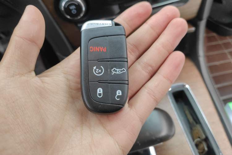 Used Chrysler 300C 2012 3.6L Luxury Edition Vehicle Key