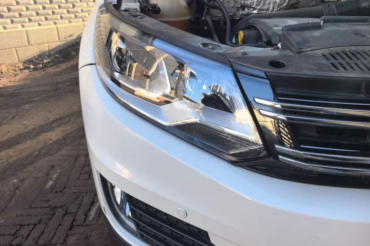 Used Volkswagen Tiguan 2016 300TSI Automatic Two-Wheel Drive Trend Edition Right Front Headlight