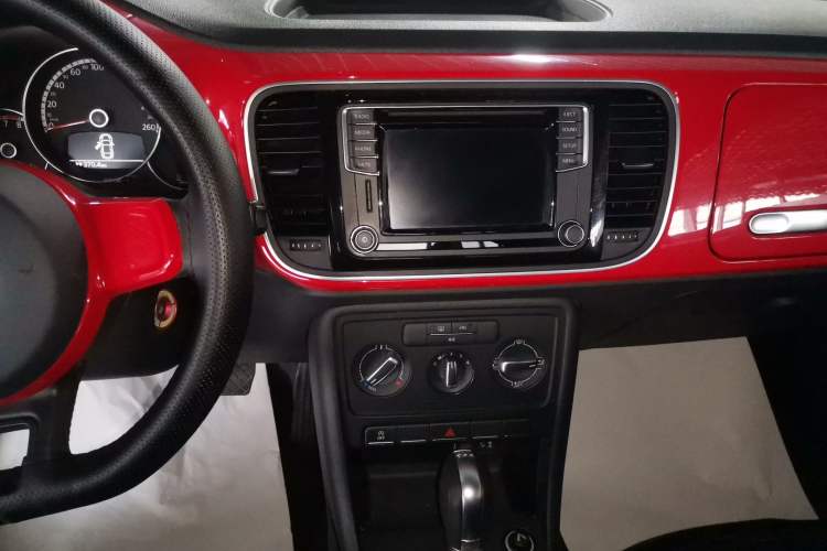 Used Volkswagen Beetle 2015 180TSI model
