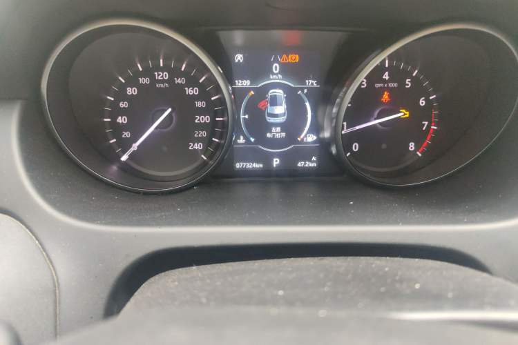 Used Land Rover Discovery Sport 2019 240 PS SE Version China VI Standard Odometer Close Up