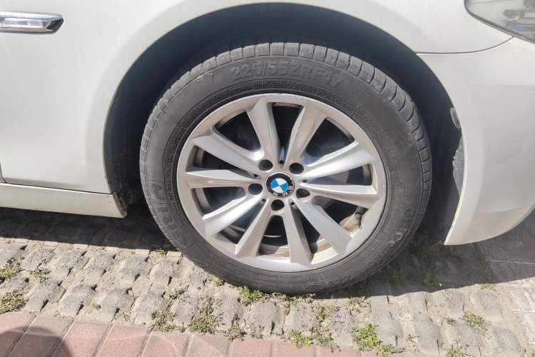 Used BMW 5 Series 2013 525Li Leading Model
