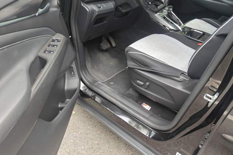 Used SAIC MAXUS G50 2019 1.5T Automatic Luxury Edition China VI Standard Driver Seat