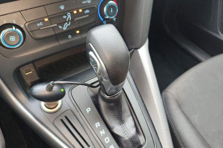 Used Ford Focus 2015 Hatchback 1.6L Automatic Comfort Model Gear Lever