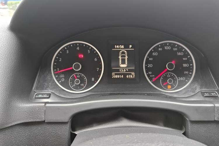 Used Volkswagen Tiguan 2015 1.8TSI Automatic Two-Wheel Drive Comfort Edition Odometer Close Up