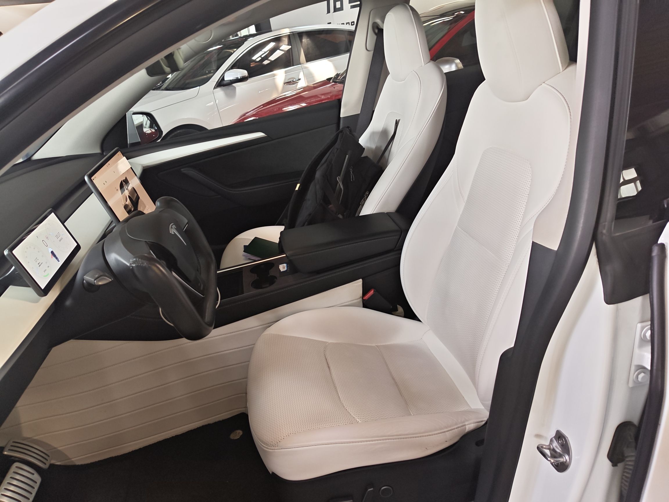 Переднее сиденье в автомобиле