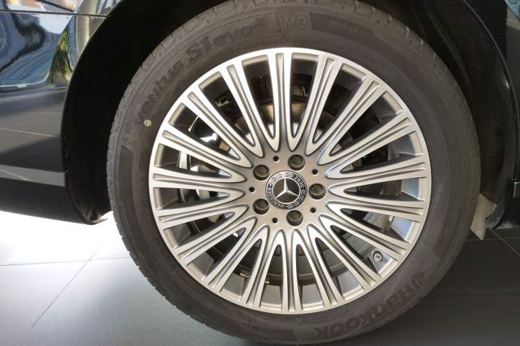 Used Mercedes-Benz E-Class 2023 Updated E 300 L Fashion Edition Right Rear Wheel Hub