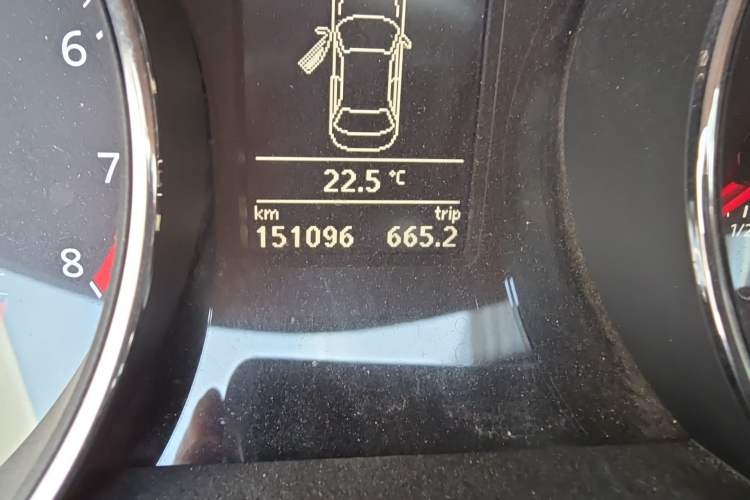 Used Volkswagen Sagitar 2015 280TSI Automatic Flagship Model Odometer Close Up