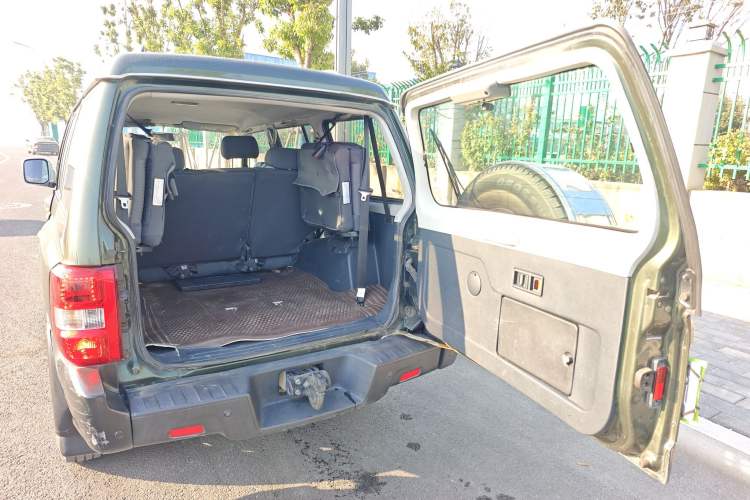 Used Leopaard Q6 2015 2.4L Manual Two-Wheel-Drive Elite Model
