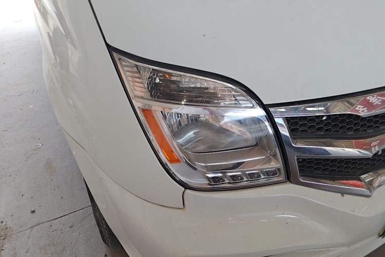 Used SAIC MAXUS Xintu V80  Right Front Headlight