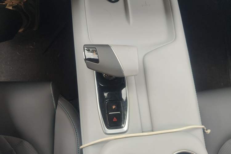 Used CHANGAN UNI-Z New Energy 2024 Blue Whale Smart Electric iDD 125km Beyond Edition Gear Lever