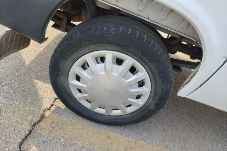 Used JMC Transit 2019 2.8T Commercial Version Short Wheelbase Mid-Roof 3-Seater China VI Standard JX493