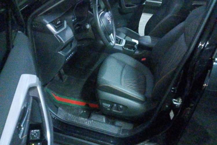 Used Toyota RAV4 2024 2.0L CVT Two-Wheel Drive Fashion Plus Edition Driver Seat