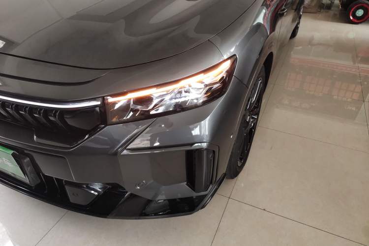 Used VOYAH FREE 2025 318 259 km All-Wheel-Drive Exploration Edition
