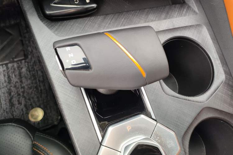 Used CHANGAN UNI-V 2022 1.5T Prestige Version Gear Lever