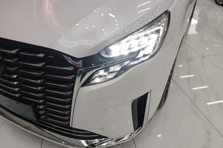 Used Buick GL8 2023 ES Lu Zun Deluxe and Yue Edition
