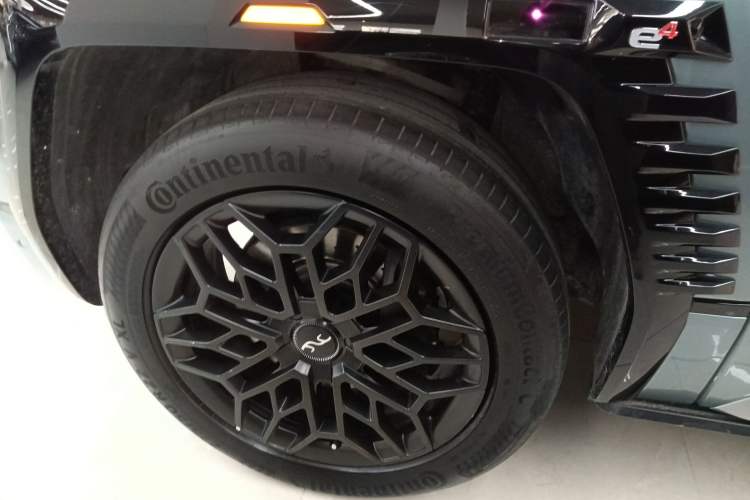 Used Yangwang U8 2023 Luxury Edition Left Front Wheel Hub