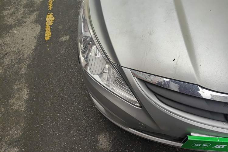 Used Hyundai Verna (older generation) 2010 Sedan 1.4L Manual Standard GL Model Right Front Headlight