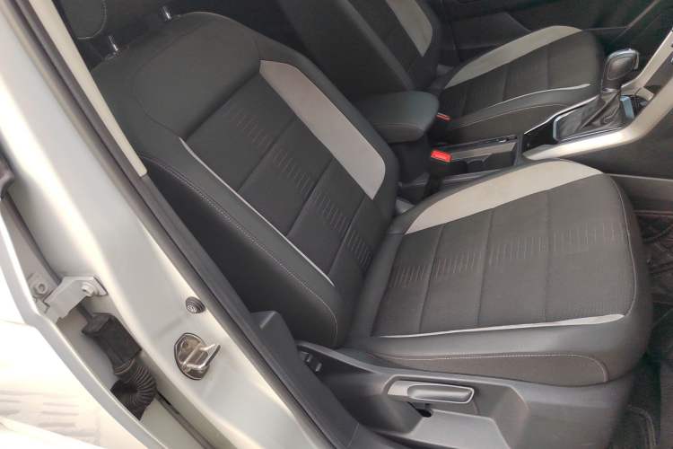 Used Volkswagen T-ROC 2020 230TSI DSG Two-Wheel Drive Advanced Version Right Front Seat