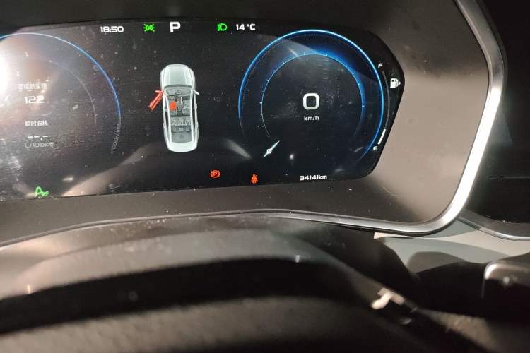 Used Geely Auto Preface 2023 2.0TD Prestige Version Odometer Close Up