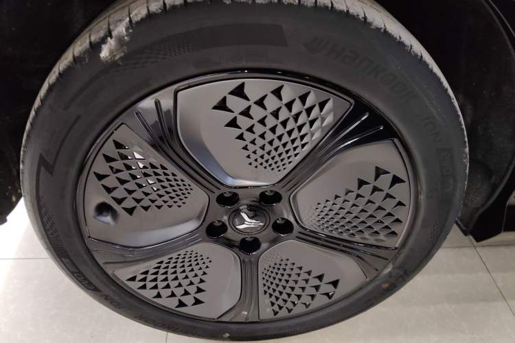 Used VOYAH COURAGE 2024 Long-Range Supercharge Edition Right Rear Wheel Hub