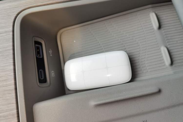 Used Geely Galaxy E8 2024 665 km Range Rear-Drive Starship Long-Range Version