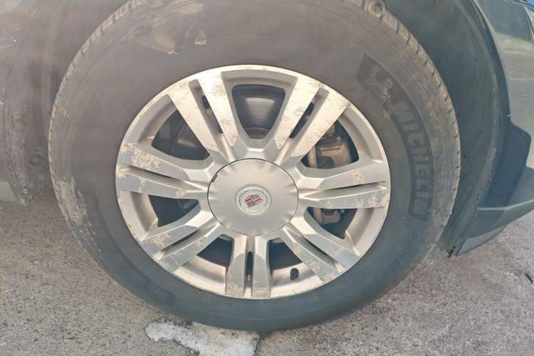 Used Cadillac SRX 2010 3.0L Luxury Edition Right Front Wheel Hub