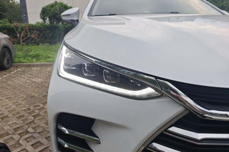 Used BYD Tang New Energy 2018 DM 2.0T All-Wheel Drive Smart Connectivity Luxury Model 7 Seats China V Emission Standard
