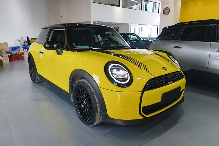 Used MINI MINI 2025 1.5T COOPER Classic Edition