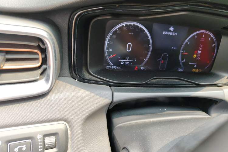 Used Lynk & Co 01 2017 2.0T Two-Wheel-Drive Version Odometer Close Up