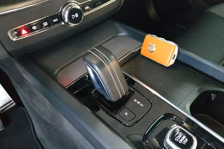 Used Volvo XC60 New Energy 2021 T8 E-Drive Hybrid Smart & Dynamic Edition