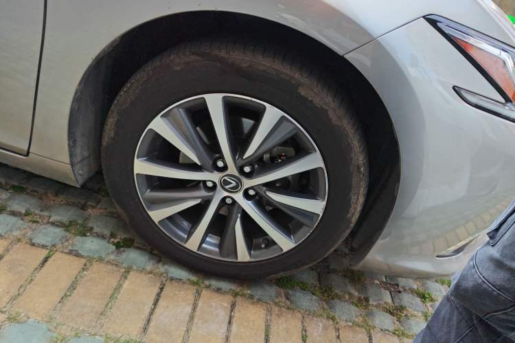 Used Lexus ES 2020 300h Premier Edition
