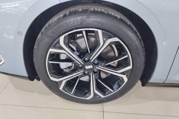 Used Geely Galaxy E8 2025 700 km Long-Range Intelligent Driving Version
