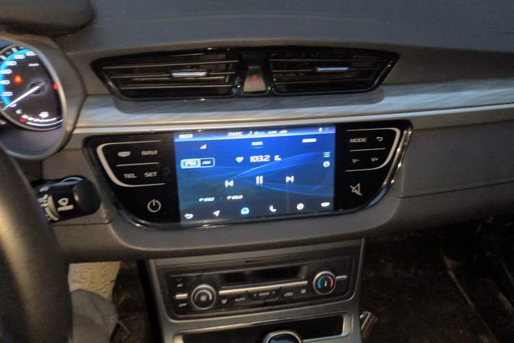 Used Geely Auto Emgrand 2019 Leading Edition 1.5L CVT Luxury Model China VI Standard Audio And AC Panel