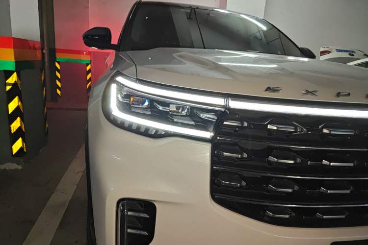 Used Ford Explorer 2023 EcoBoost 285 Four-Wheel Drive Titanium Edition 6 Seats
