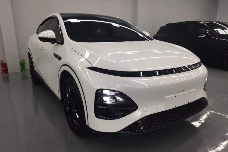 Used XPeng G6 2023 755 Ultra-Long Range Max Front Right 45 Deg