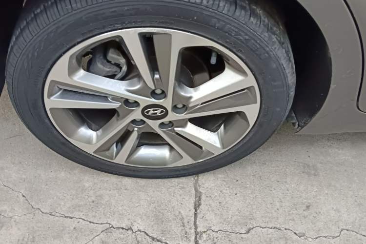 Used Hyundai Elantra (6th Generation / Lingdong) 2016 1.6L Automatic ZhiXuan – Elite Version Right Rear Wheel Hub
