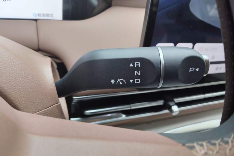 Used Wuling Bingo S 2025 Model 430km Deluxe Edition Gear Lever
